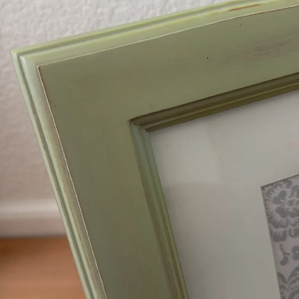 NWOT 10”x12” heavy pale green rustic look desk frame w/mat for 3.5”x5” photo